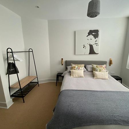 May Road, Stylish Townhouse 特威克纳姆 外观 照片