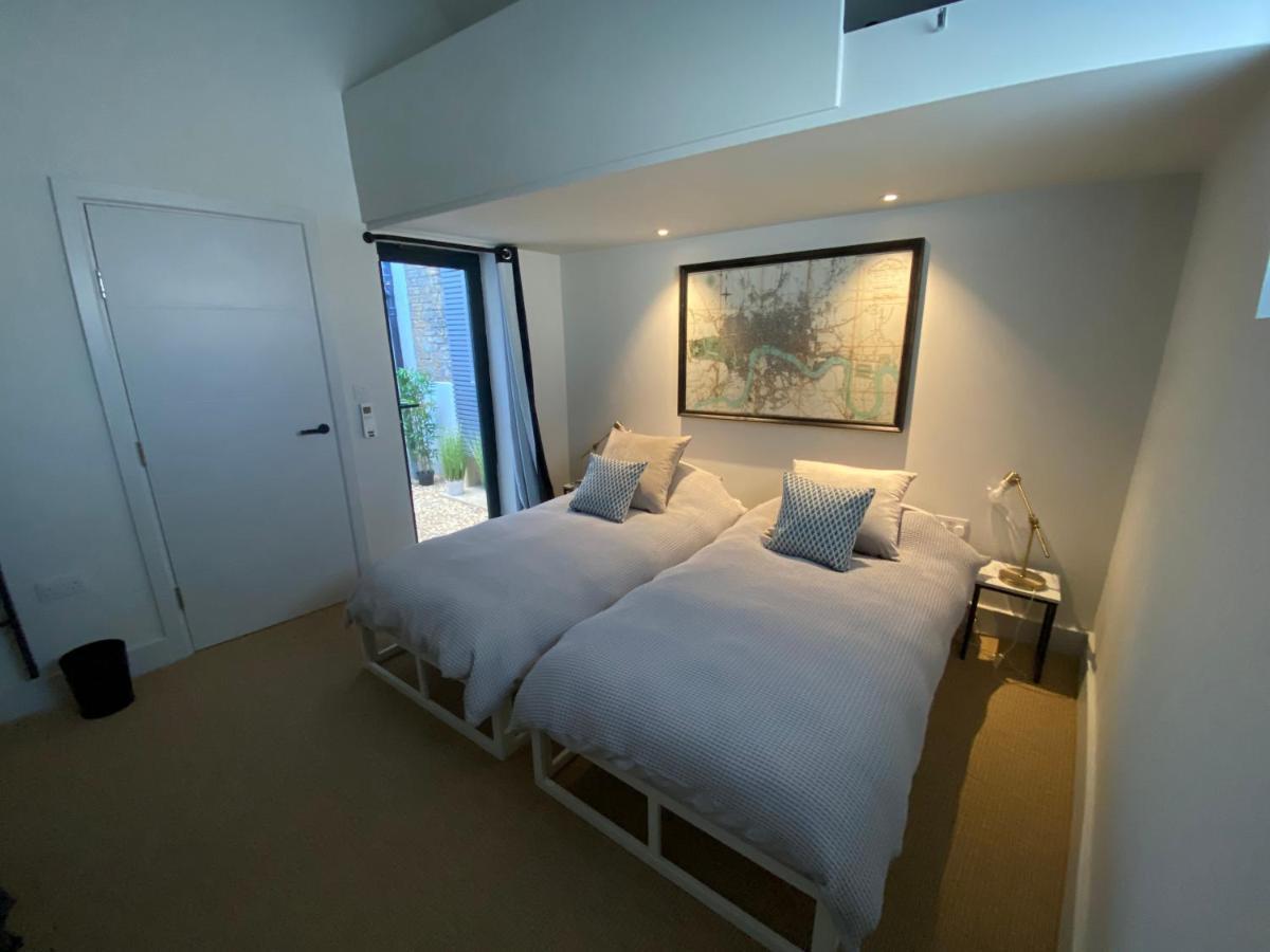 May Road, Stylish Townhouse 特威克纳姆 外观 照片